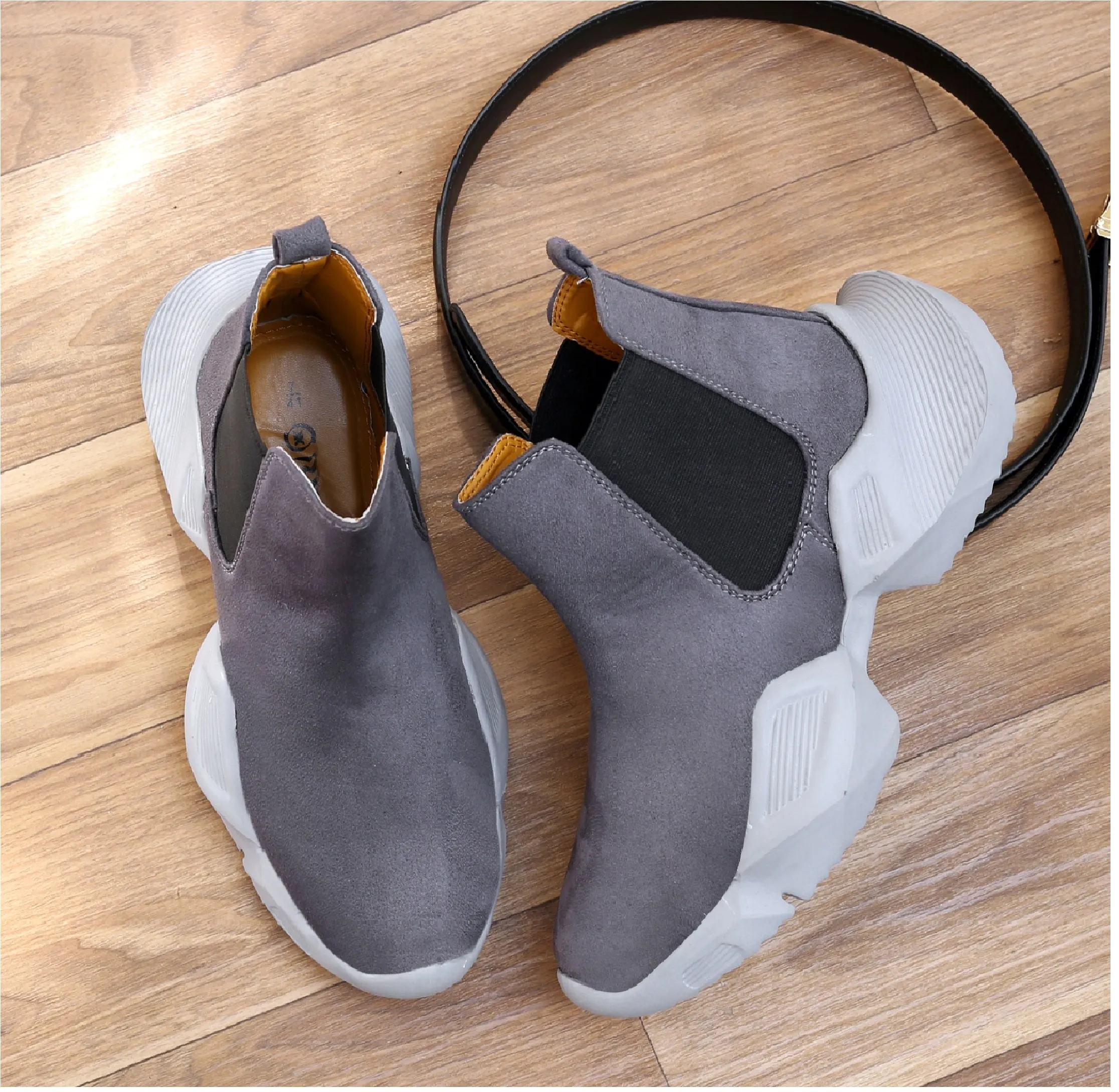 Bxxy's Stylish Chelsea Boots for Men